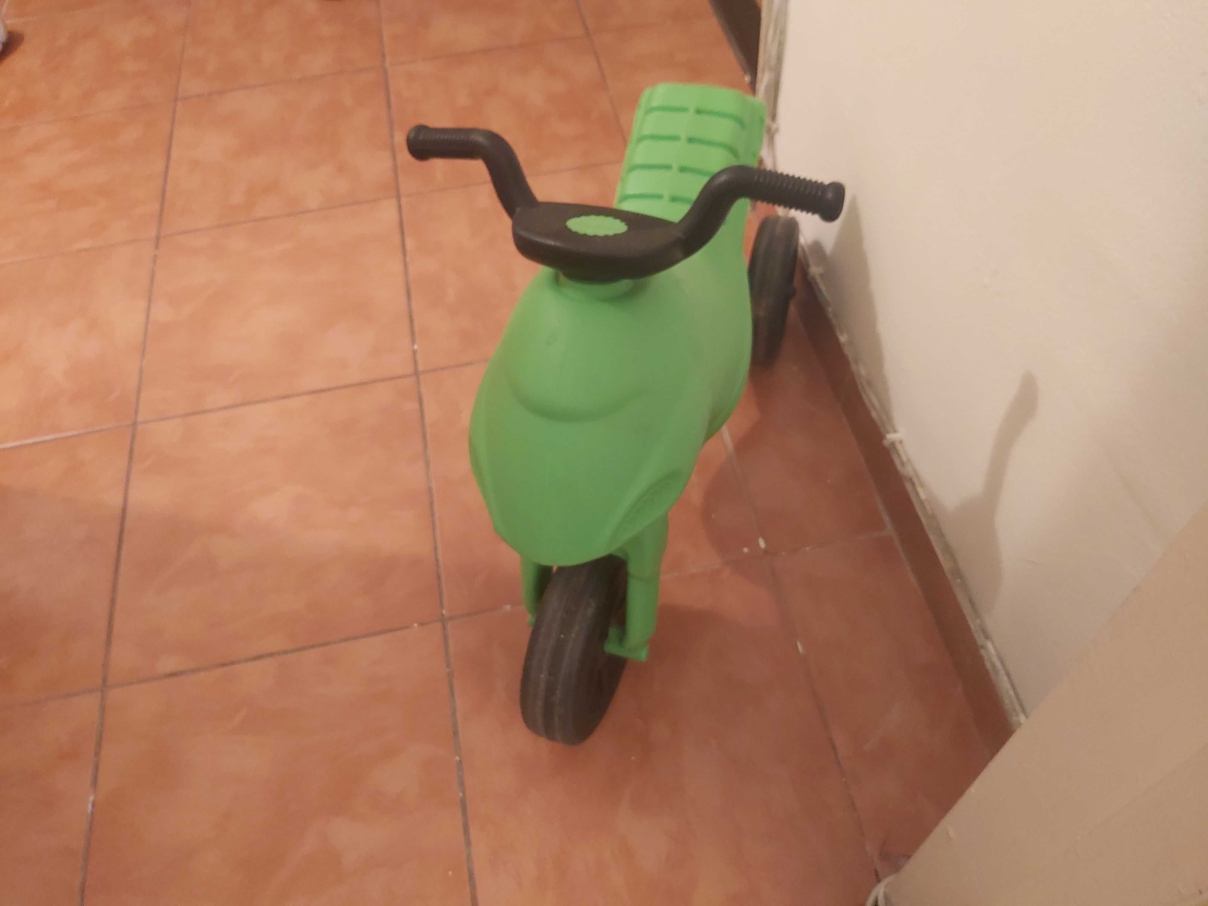 Tricicleta tip motocicleta din plastic pt copii fara pedale