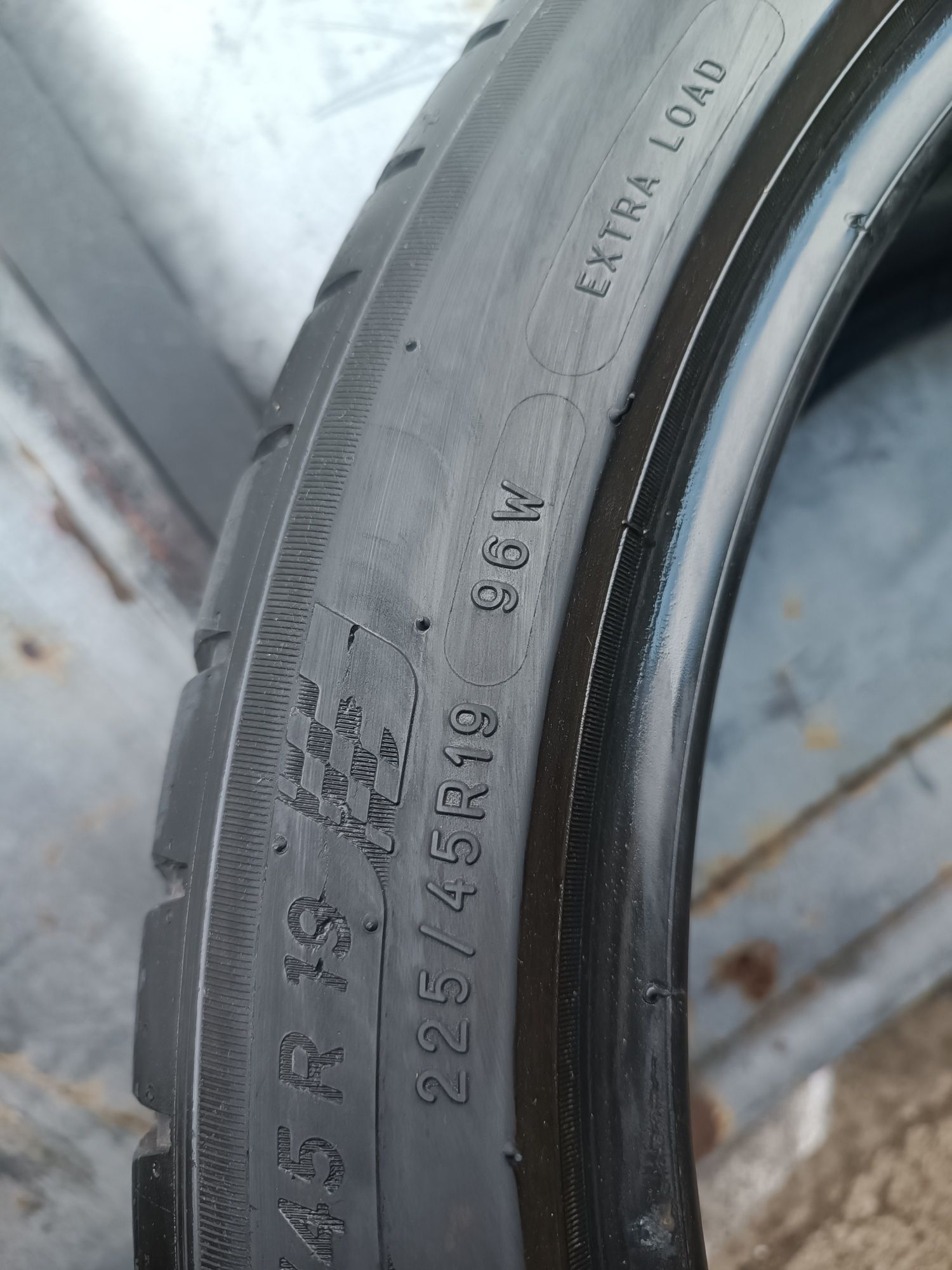 225/45/19 Michelin