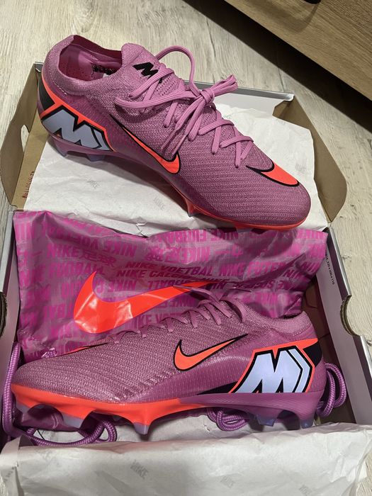 Професионални бутонки Nike mercurial