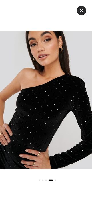 Къса черна рокля един ръкав с едно рамо с камъни NA-KD