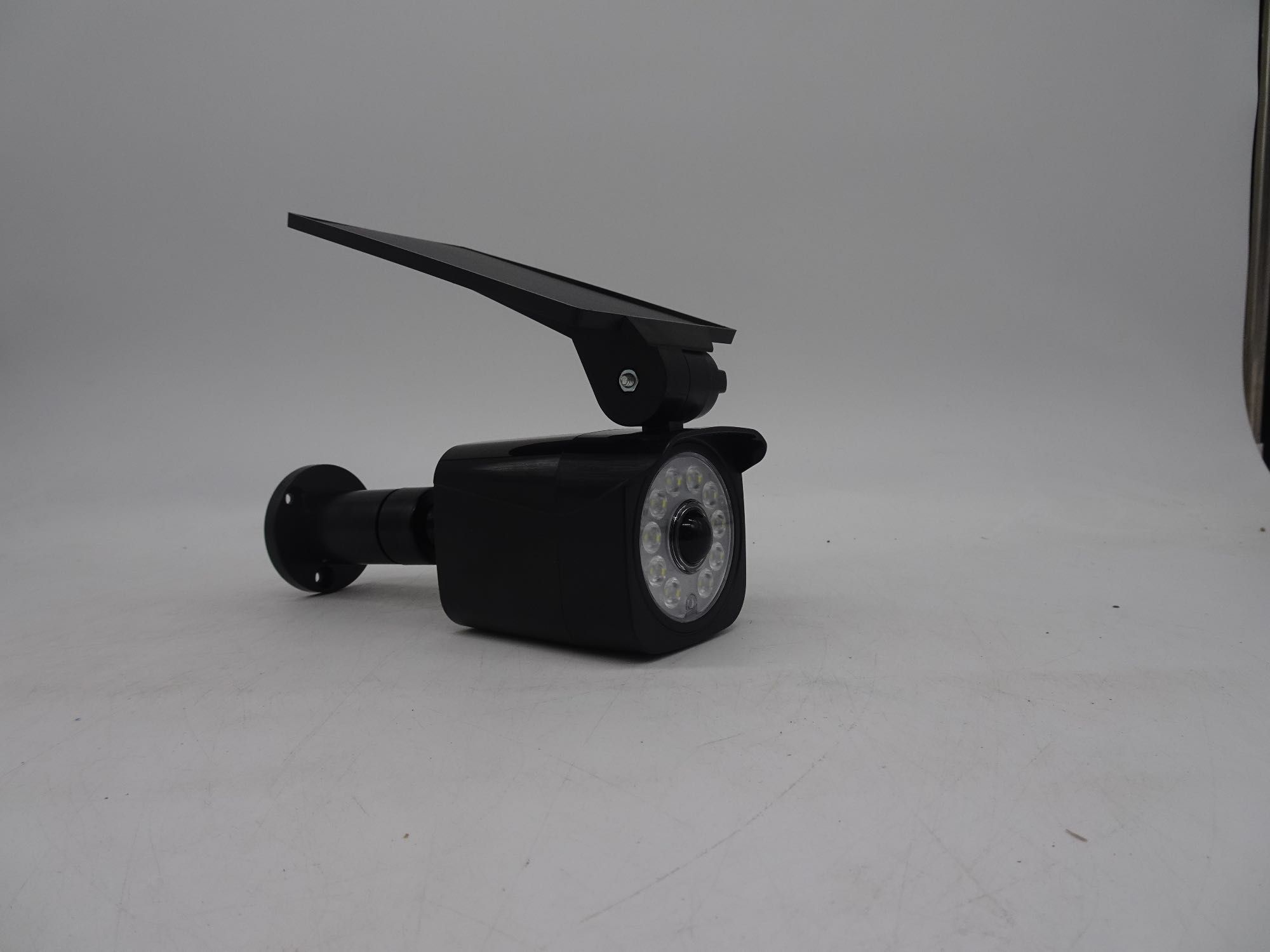 Camera falsa de supraveghere cu panou solar, senzor de miscare