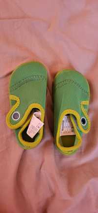 Детски обувки за момче. Зелени