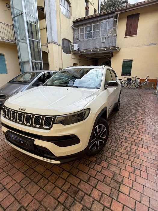 Vând Jeep Compas hybrid