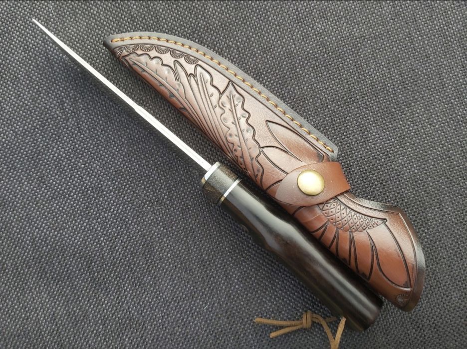 Висококачествен ръчно изработен нож с кожена кания LN404