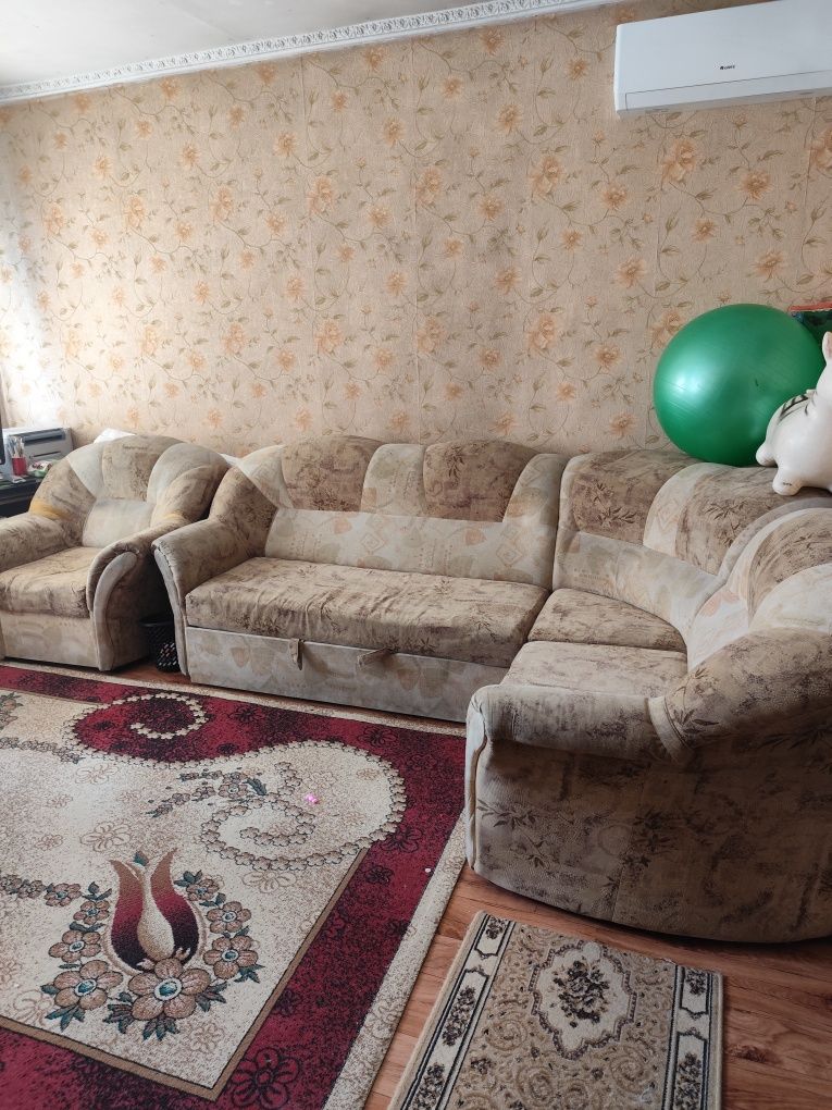 Отдам диван даром