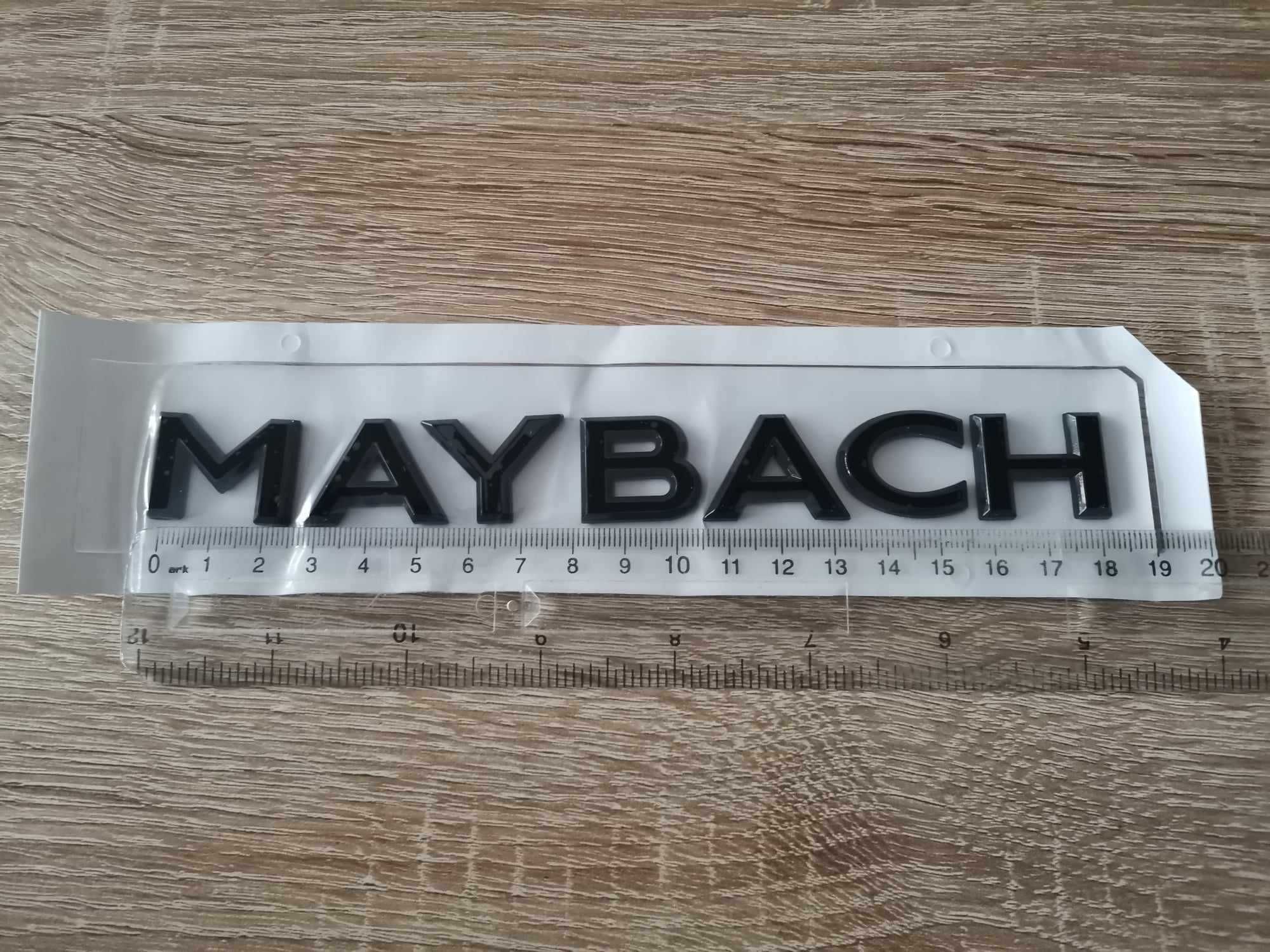 черен надпис Майбах Maybach