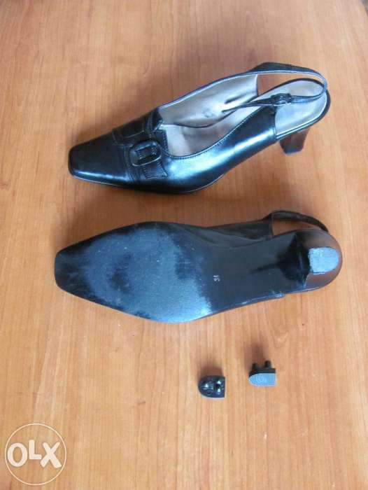 Pantofi din piele de culoare neagra nr. 34
