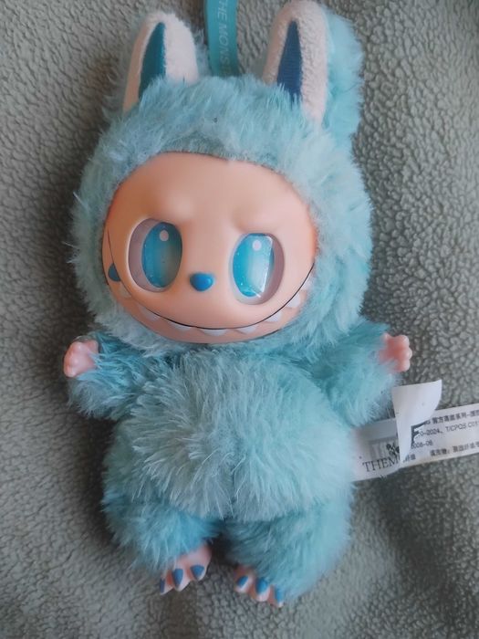 Labubu / Лабубу - оригинална играчка на фирма Pop Mart