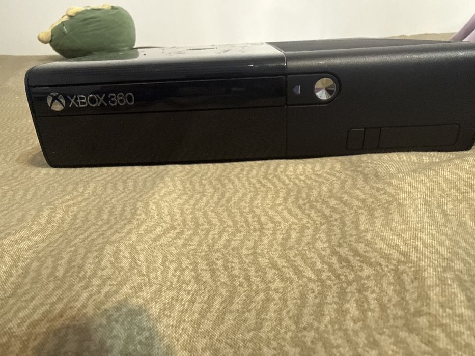 Vand xbox 360 cu jocuri incluse