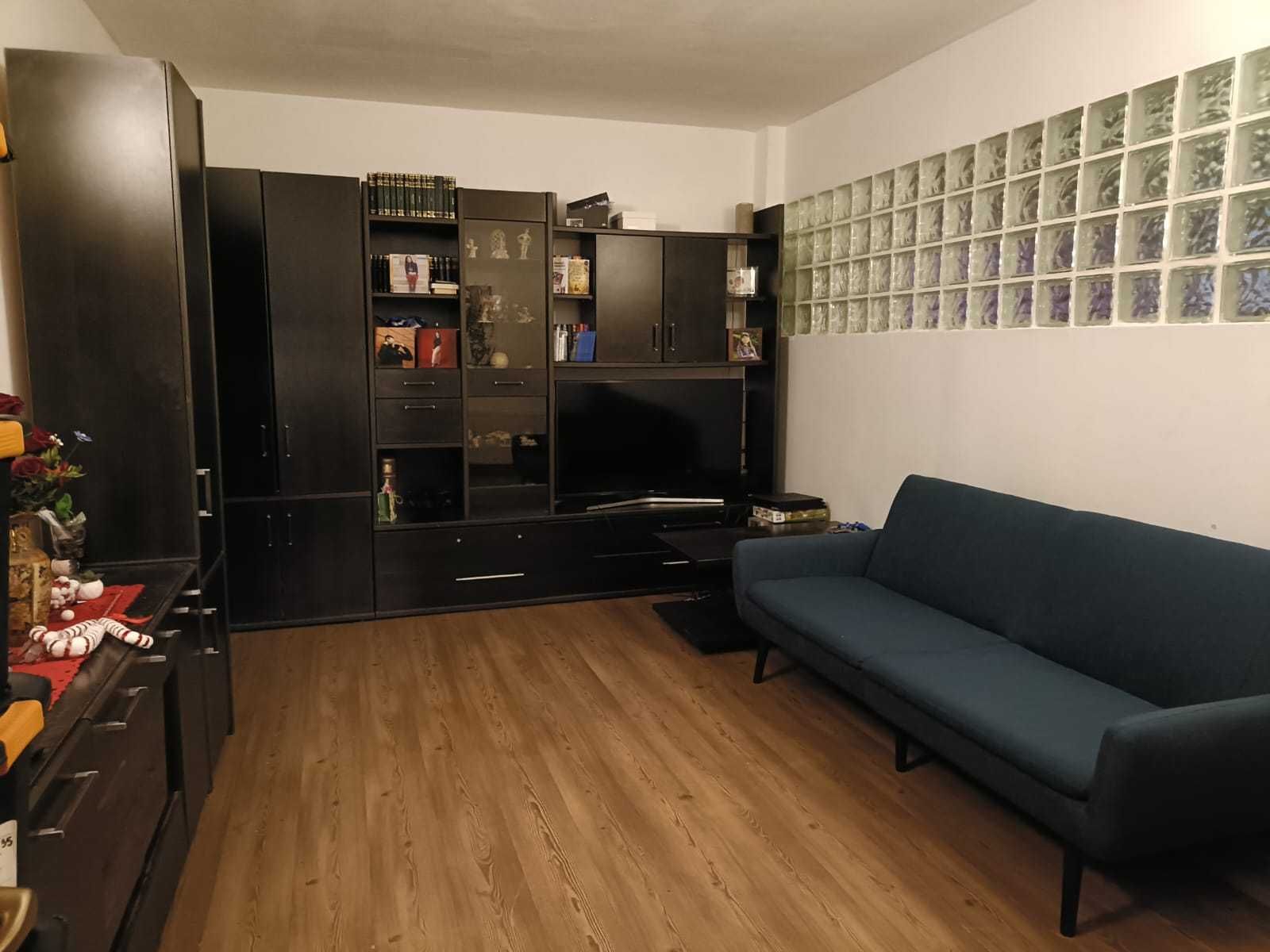 Vand spatiu comercial parter / apartament 3 camere