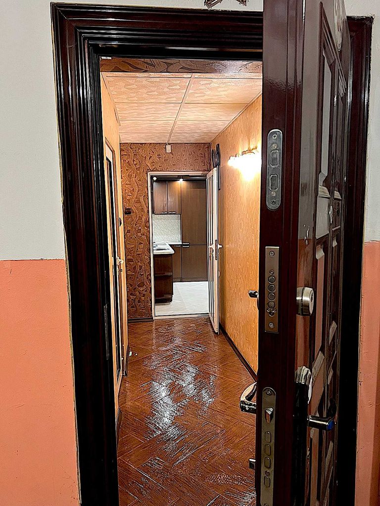 Продава се Тристаен апартамент в Враца, Център - 82 кв.м за 1487 €/кв.м - Снимка #18