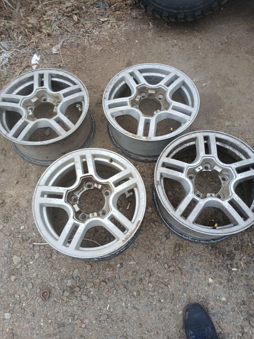 Срочно продам комплект дисков от уаз  патриот