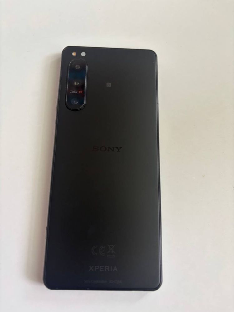 Продавам телефон Sony Xperia