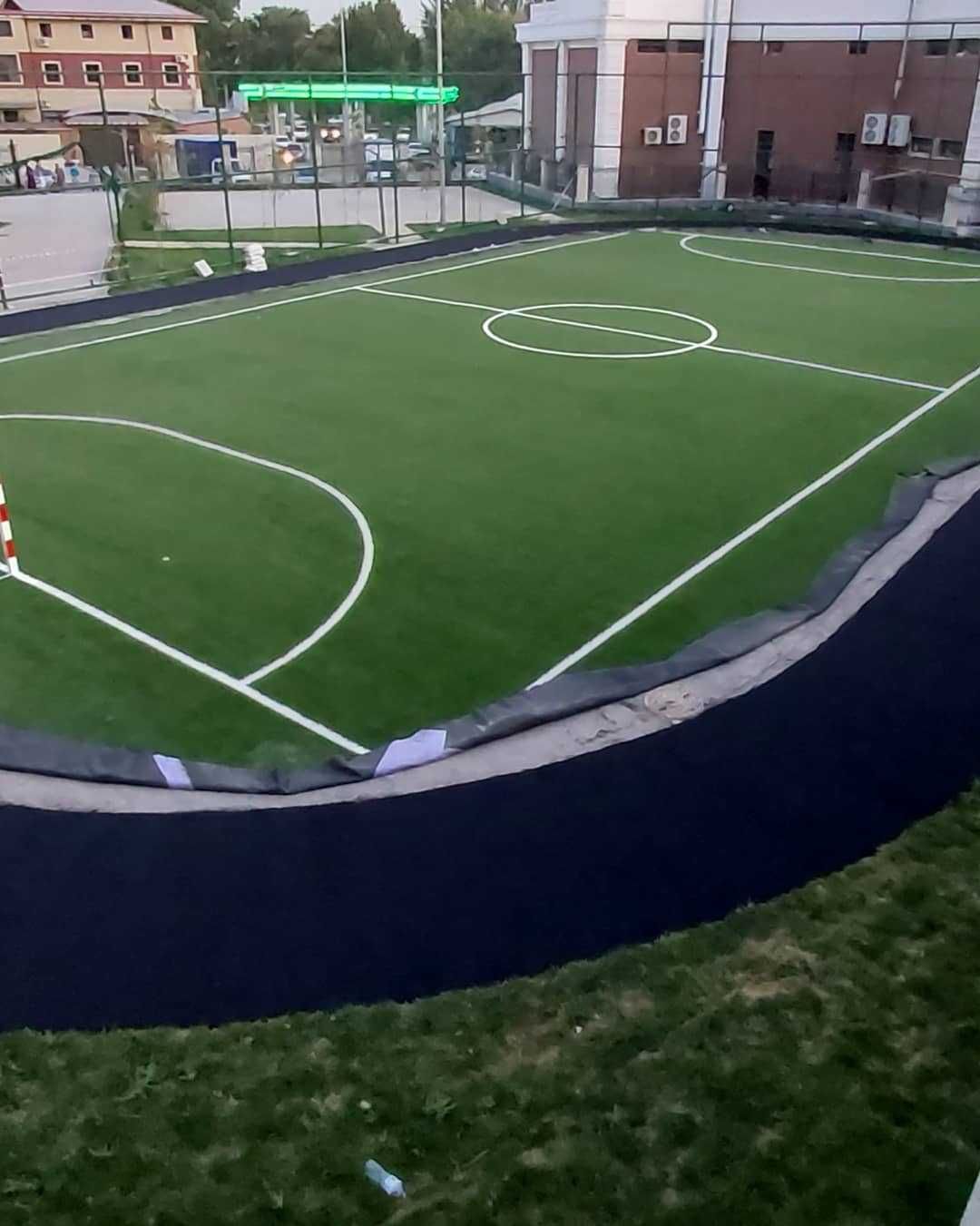 Искусственный газон для футбольных полей с гарантией. Доставка