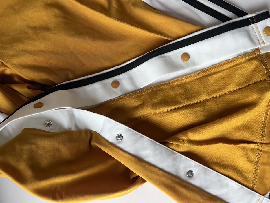 Чисто нови панталони на Adidas