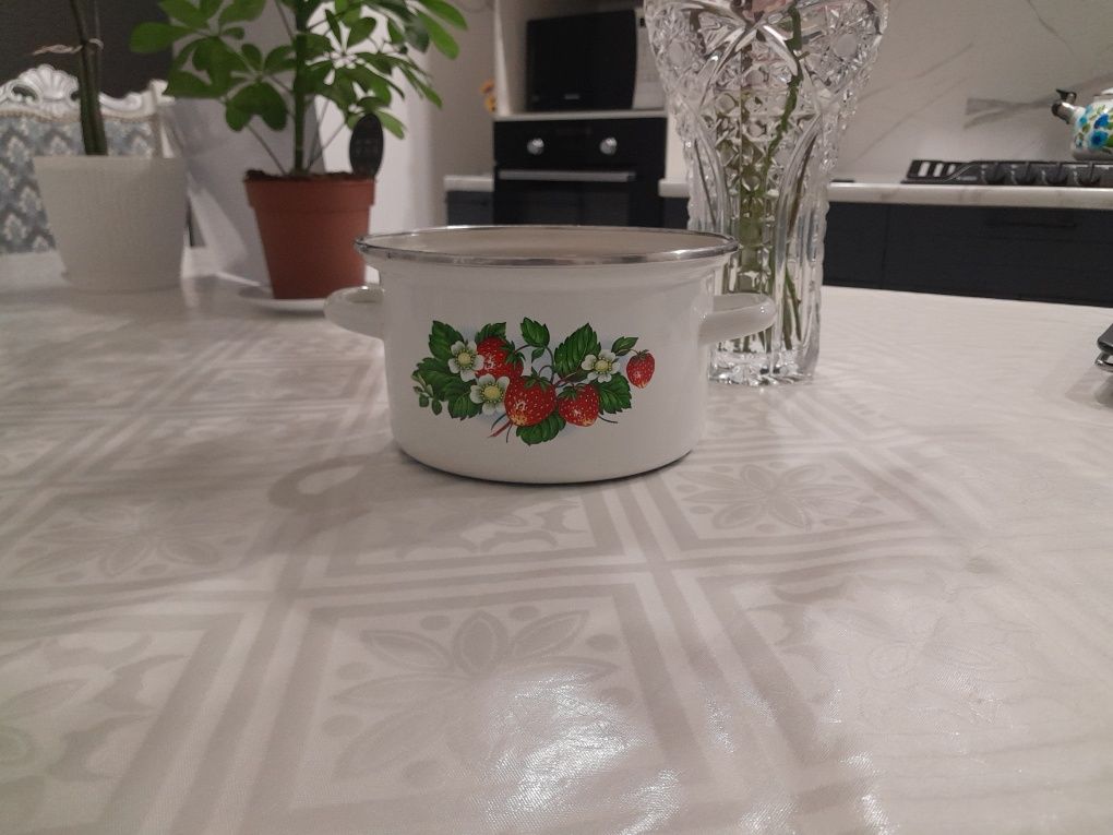 Продам эмалированые кастрюли