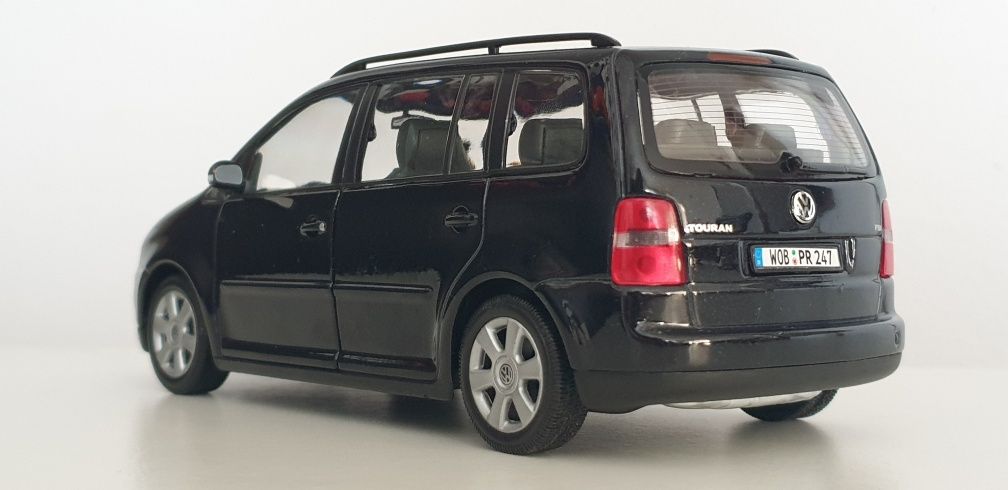 Macheta VW Touran 1/24 Welly