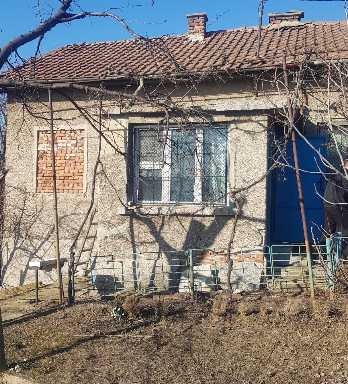 Продава къща в гр.Бобов дол
