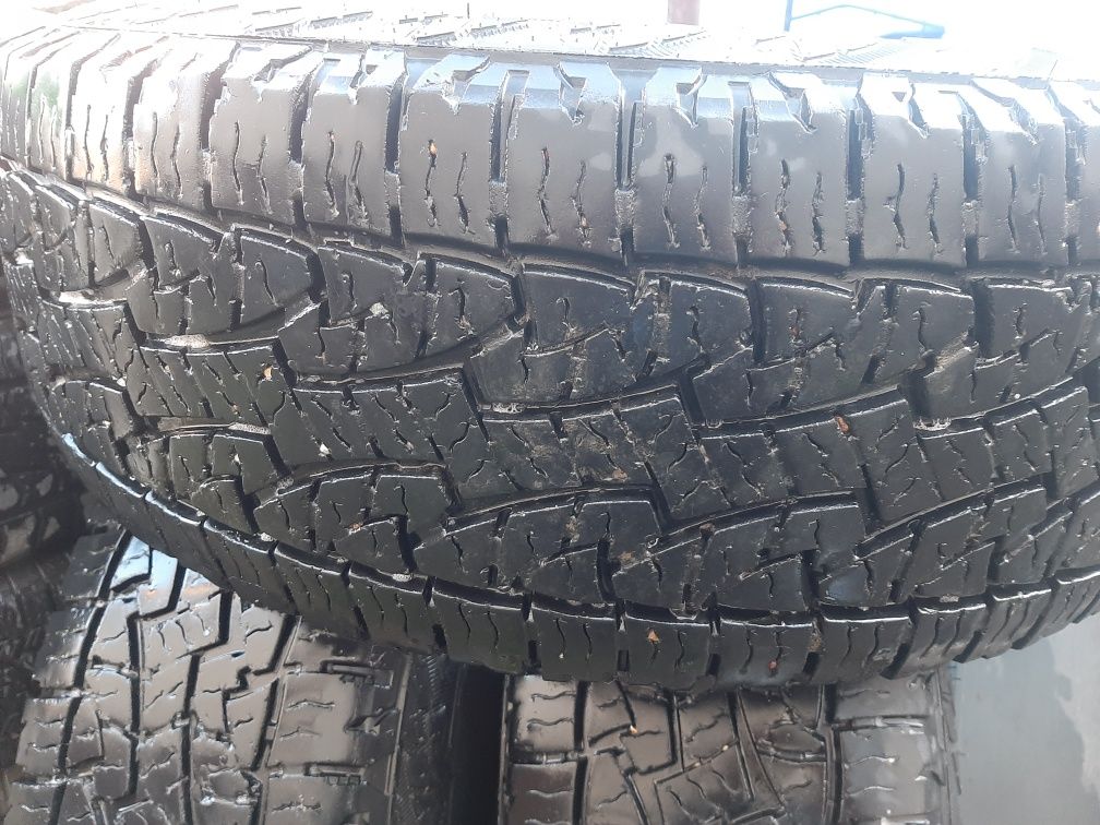 Продам шины комплект 265.70 R17