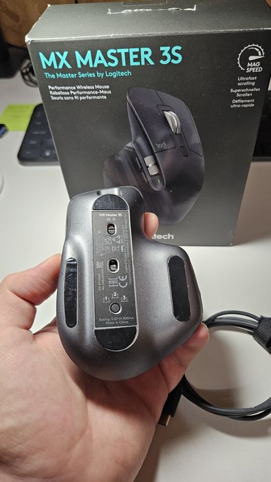 Mouse Bluetooth Logitech Master 3S, click stanga usor defect