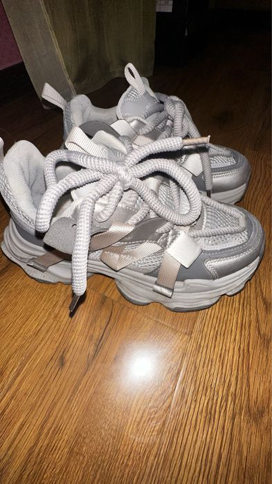 Продам кроссовки 37 размер