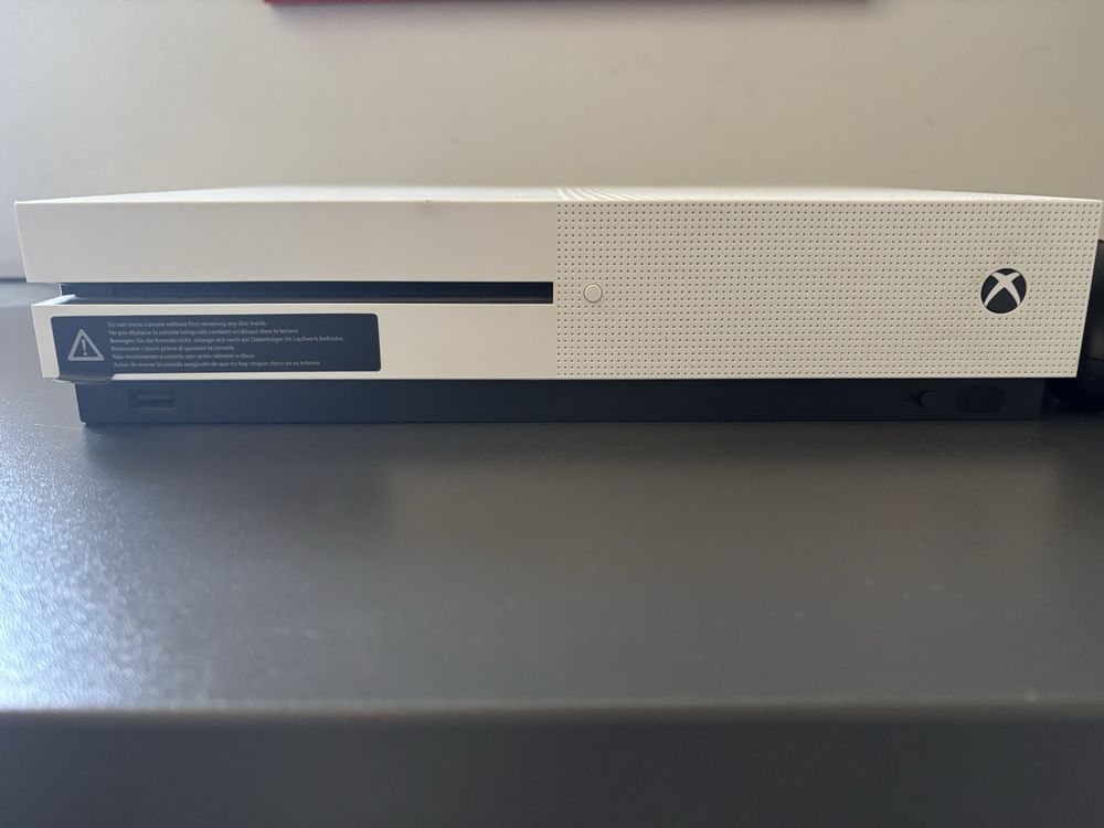 Vand Xbox One S 1TB + 8 Jocuri Negociabil [URGENT]