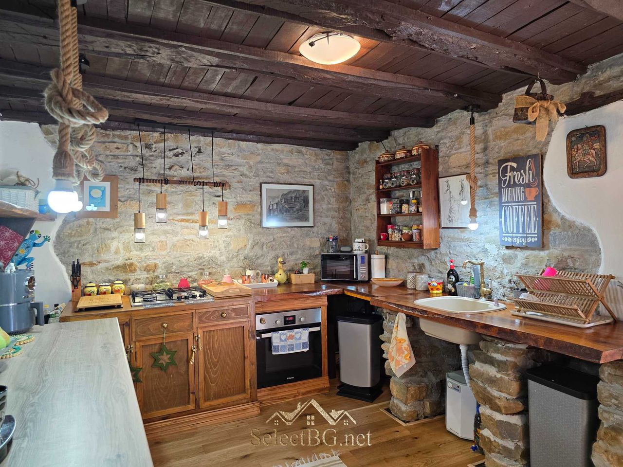 Продава се Къща в с. Янтра, Област Габрово - 186 кв.м за 968 €/кв.м - Снимка #2