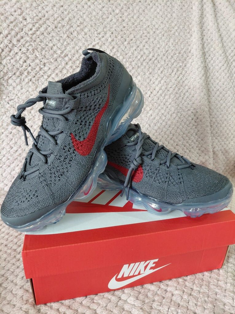 Adidasi Vapormax model 2024 noi 2 perechi