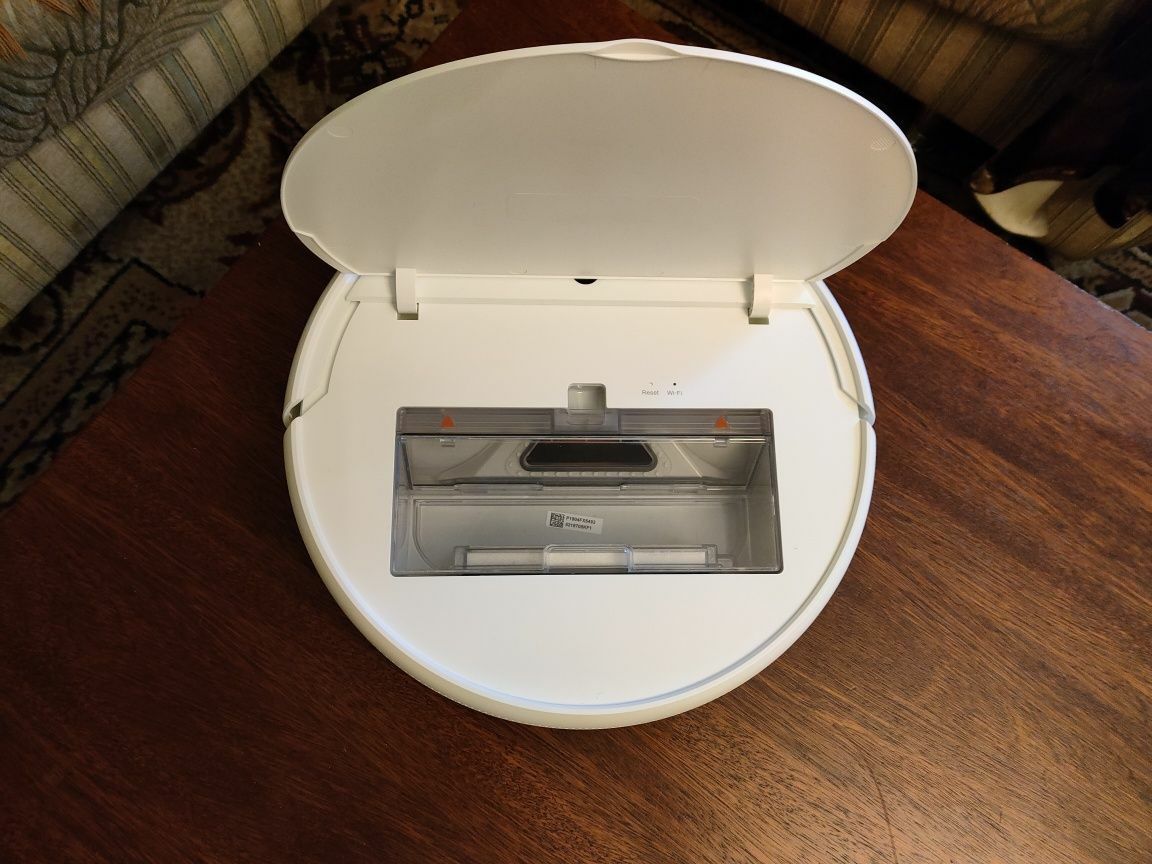 Продаётся робот пылесос Xiaomi Mi Robot Vacuum Mop