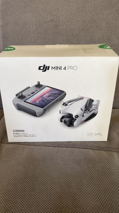 Drona DJI Mini 4 PRO Fly More Combo + Smart Controller RC 2