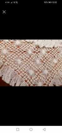 Дамски плетен шал бял триъгълен