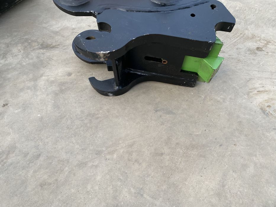 Бързосменник за мини багер нови!!