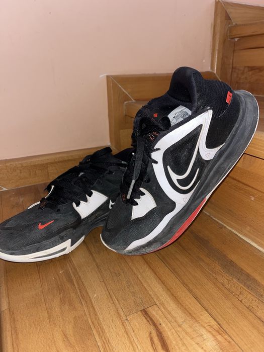 Adidasi Nike Kyrie 5