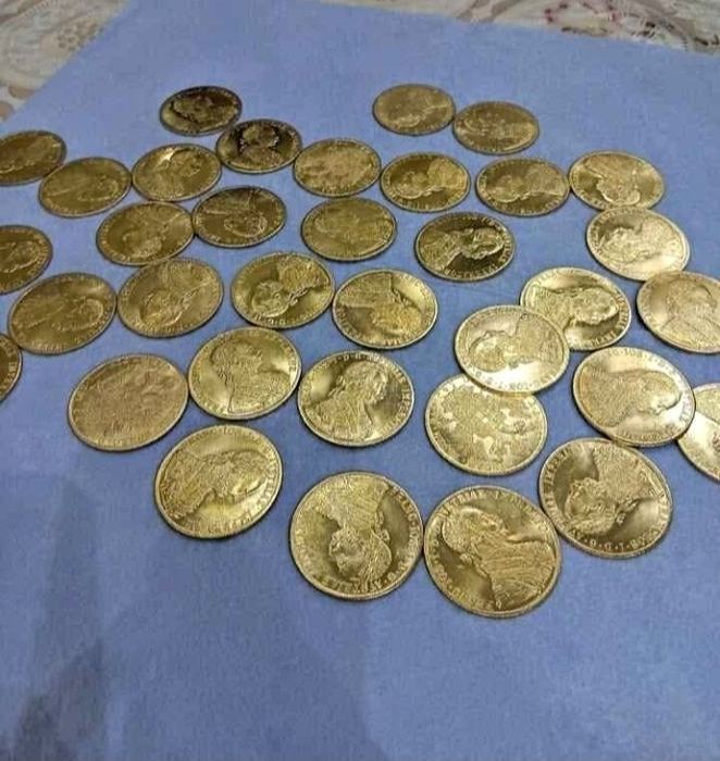 Vand monde placate cu aur de 24k, ies pe piatra