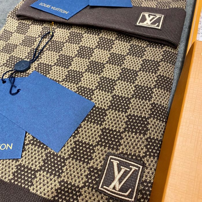 Caciula & Fular. Set-LV. Full box. Premium/TopQuality