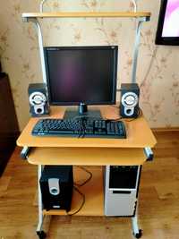 Компьютер с компьютерным столом