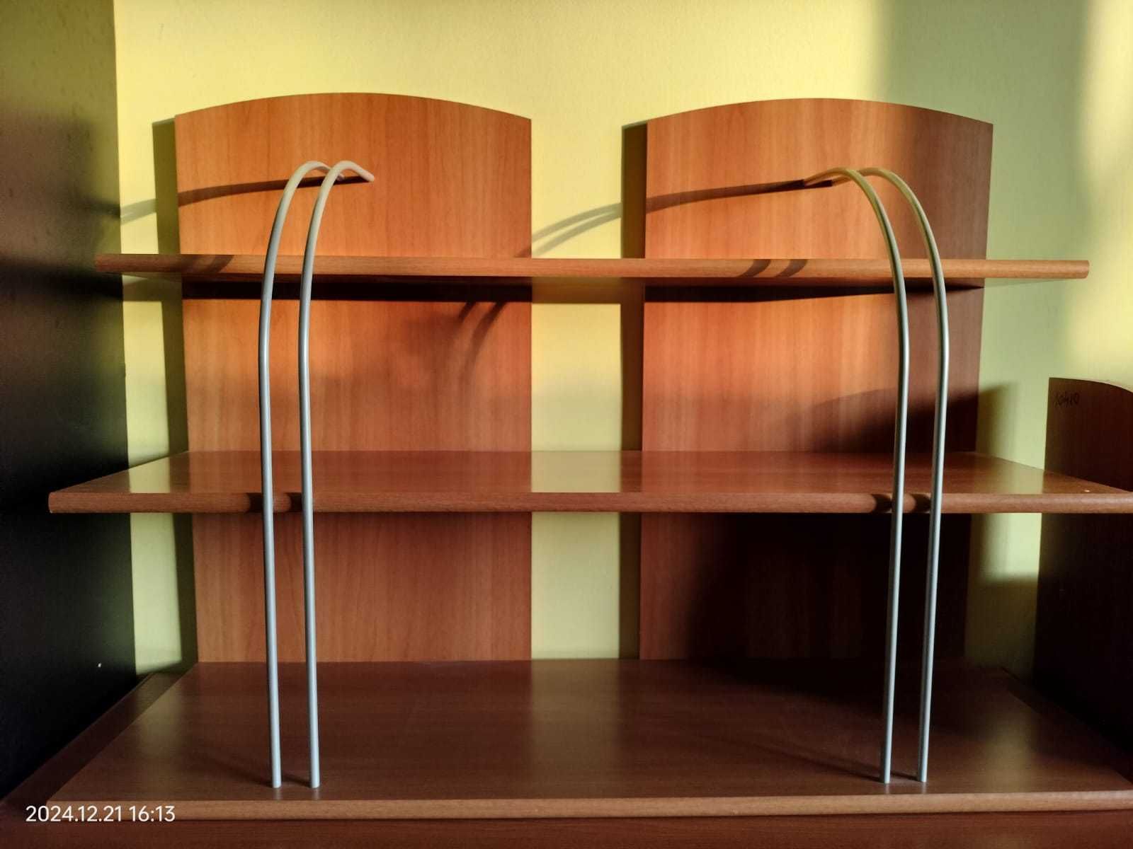 Etajera din cires