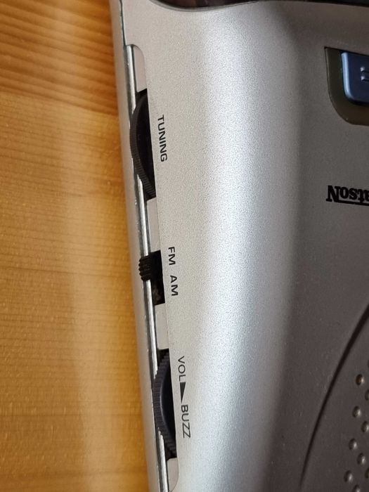 RADIO cu CEAS si alarma - la priza sau pe baterii acumulatori