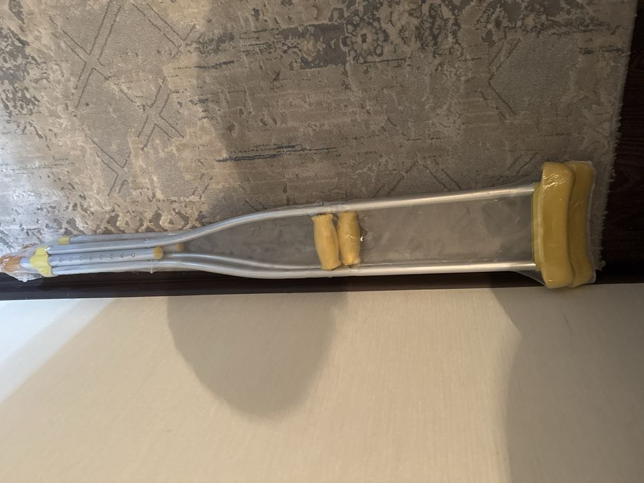 Продам костыли новые