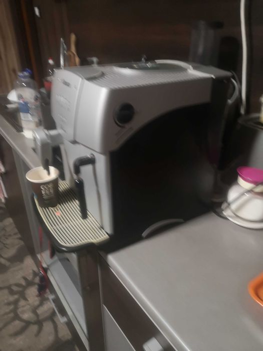 Продавам работеща Кафе машина saeco