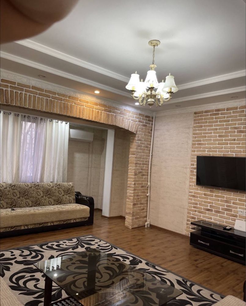 Продаётся СРОЧНО 2х ком кв. На ул. Бабура, 60м2. Яккасарайский район.