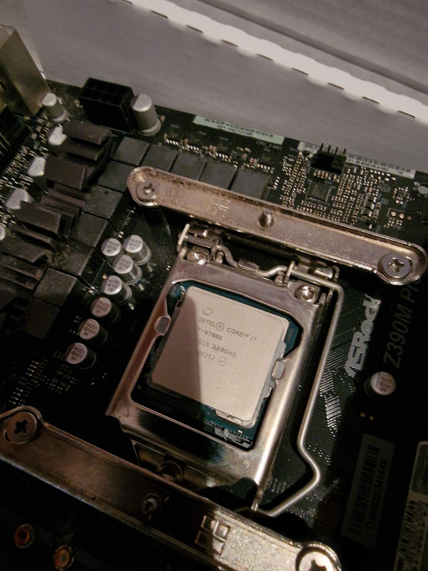 I7 9700k +asRock 390m pro + 32 Gb ram gSkill