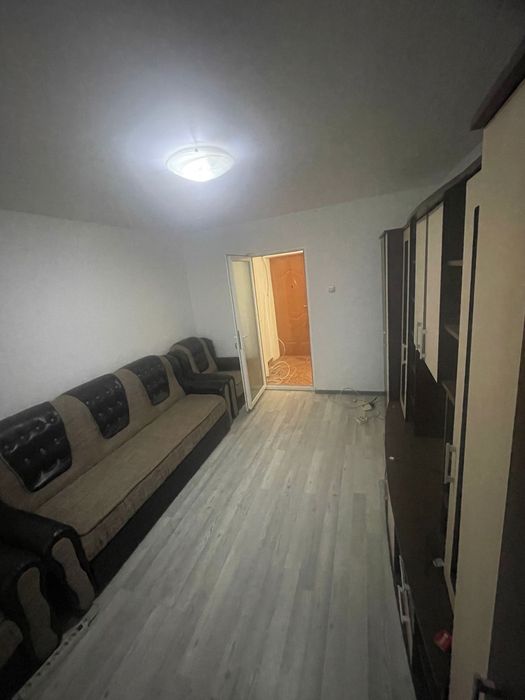 Vând apartament zona catanga Bloc j1 etaj 2!