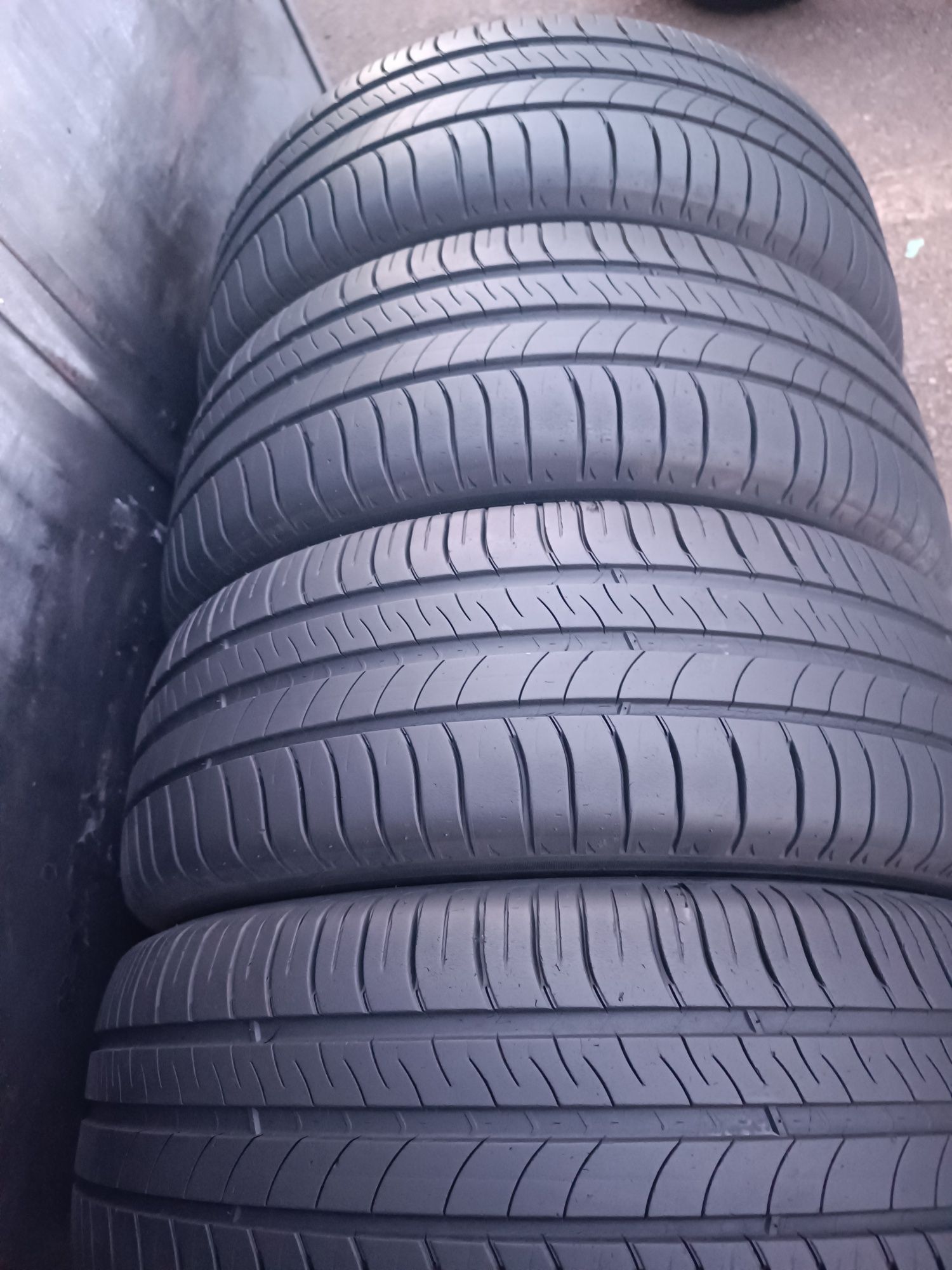 205/60/16 Michelin