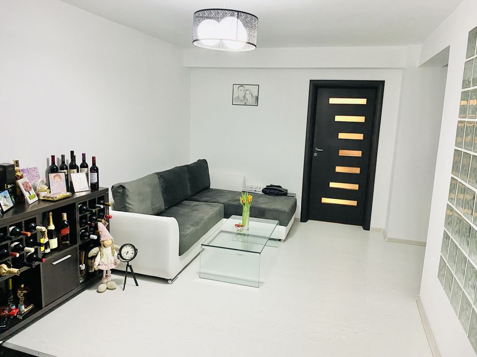 Proprietar vand apartment 3 camere mobilat/utilat loc parcare Turnisor
