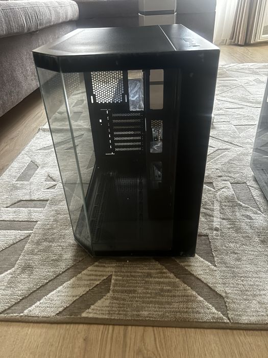 ЧЕРНА PC кутия Fish Tank