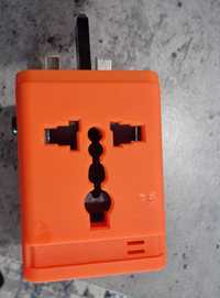 Adaptor universal priza