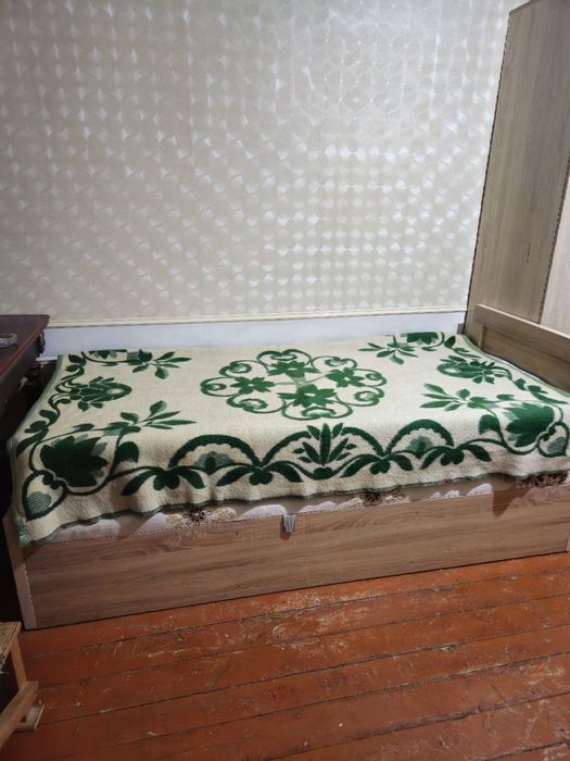 Срочно продается кровать и шкаф для одежды