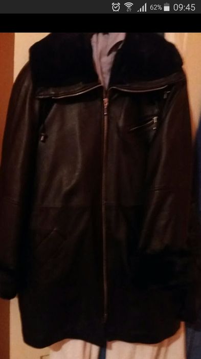 Vând geacă din piele pt femei