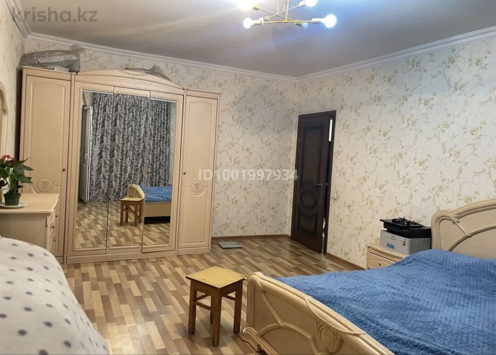 Срочно продаю спальный гарнитур